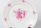 Vista Alegre (1824),  - Serviço de chá e café de porcelana portuguesa Vista Alegre, decorado com guirlandas florais cor de rosa, composto de: 7 xícaras de café com pires, 7 x