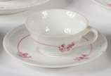 Vista Alegre (1824),  - Serviço de chá e café de porcelana portuguesa Vista Alegre, decorado com guirlandas florais cor de rosa, composto de: 7 xícaras de café com pires, 7 x