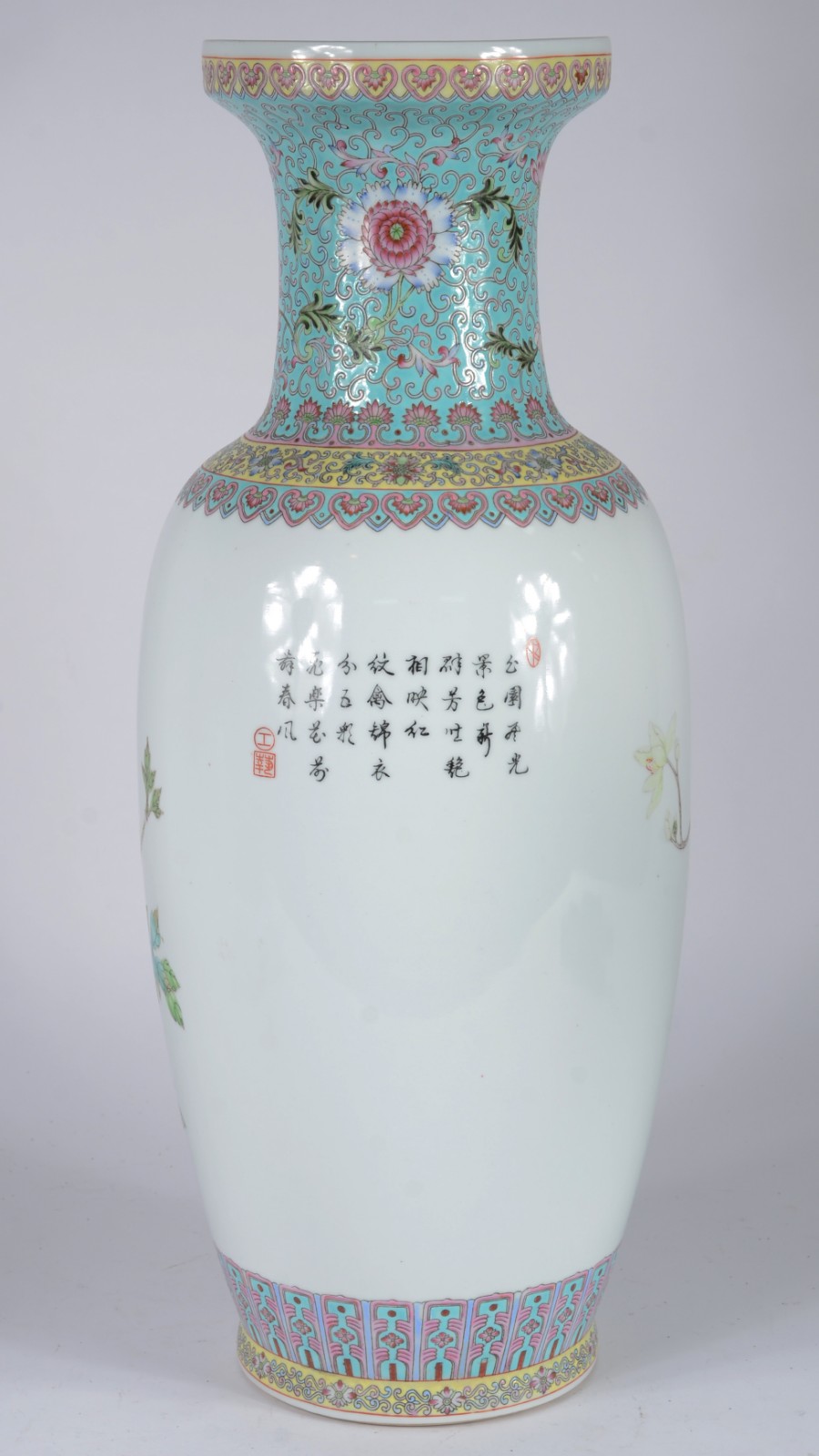 Vaso de porcelana oriental, decorado com pavões e flores em... - foto 4 de 7