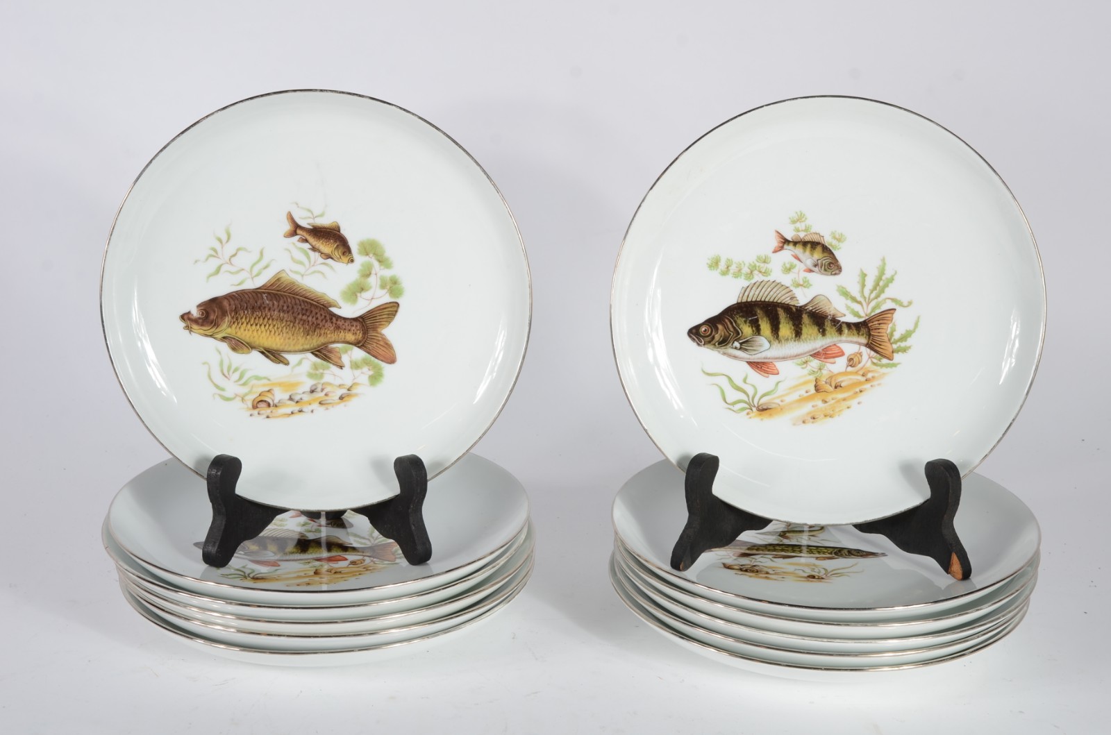 Conjunto com 12 pratos para peixe de porcelana pintada á mão com... - foto 1 de 5
