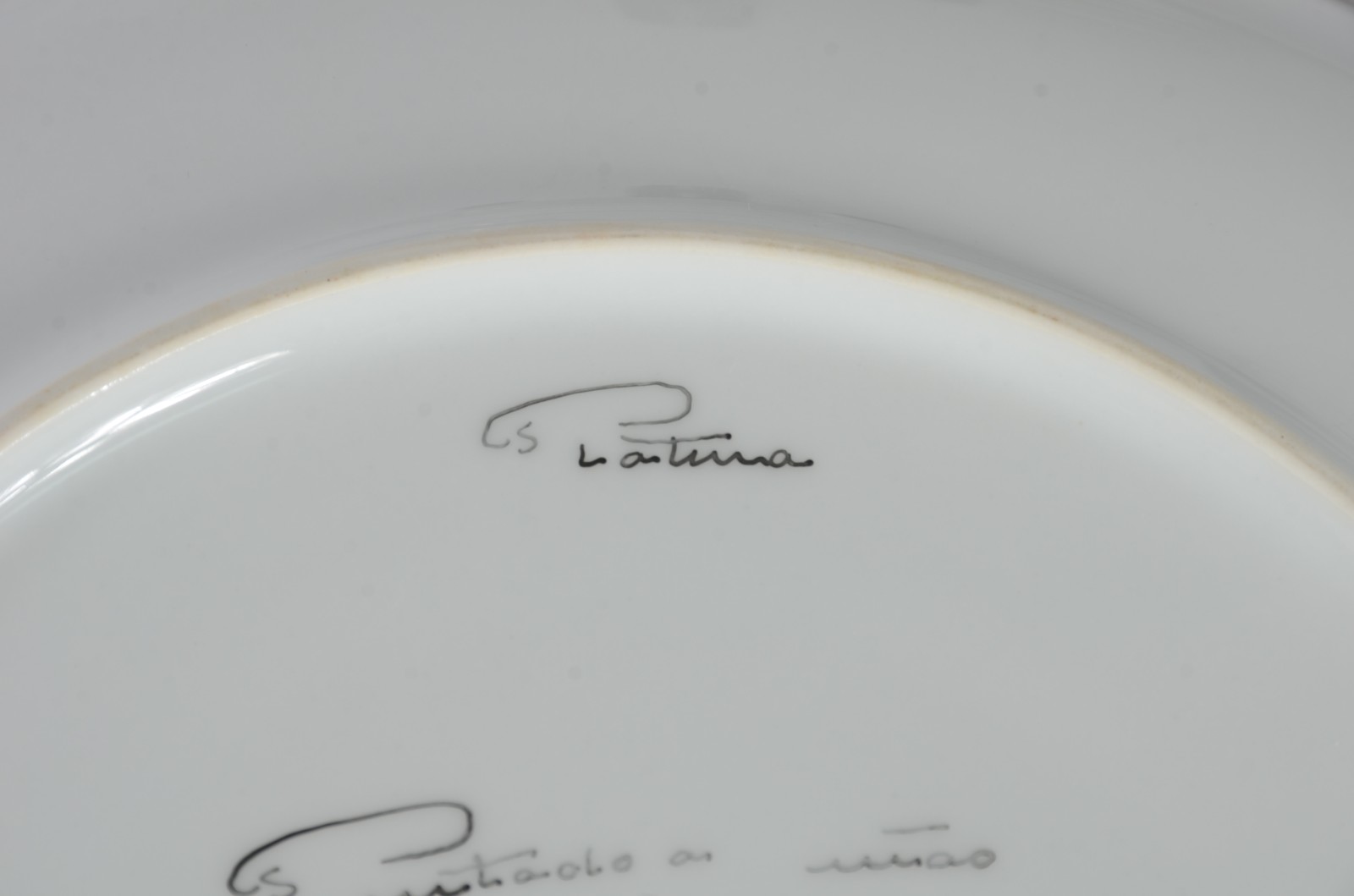 Conjunto com 12 pratos para peixe de porcelana pintada á mão com... - foto 3 de 5