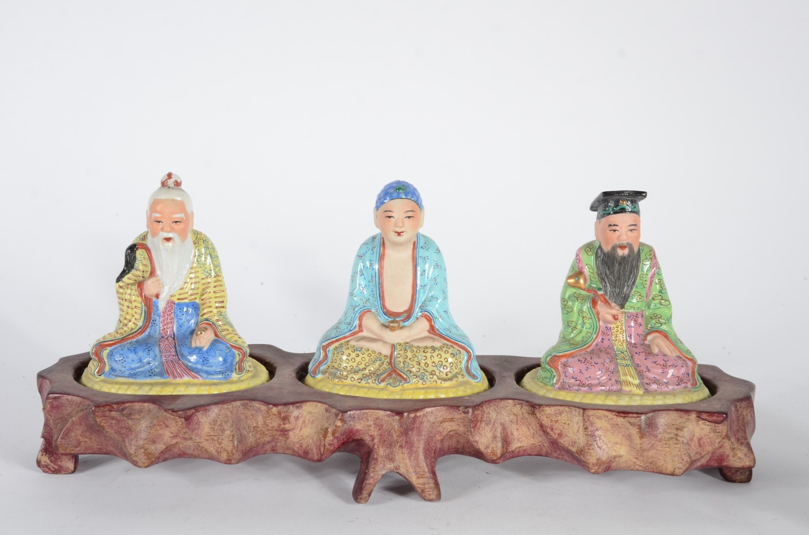 Conjunto com 8 estatuetas diversas de cerâmica oriental policromada. - foto 2 de 10