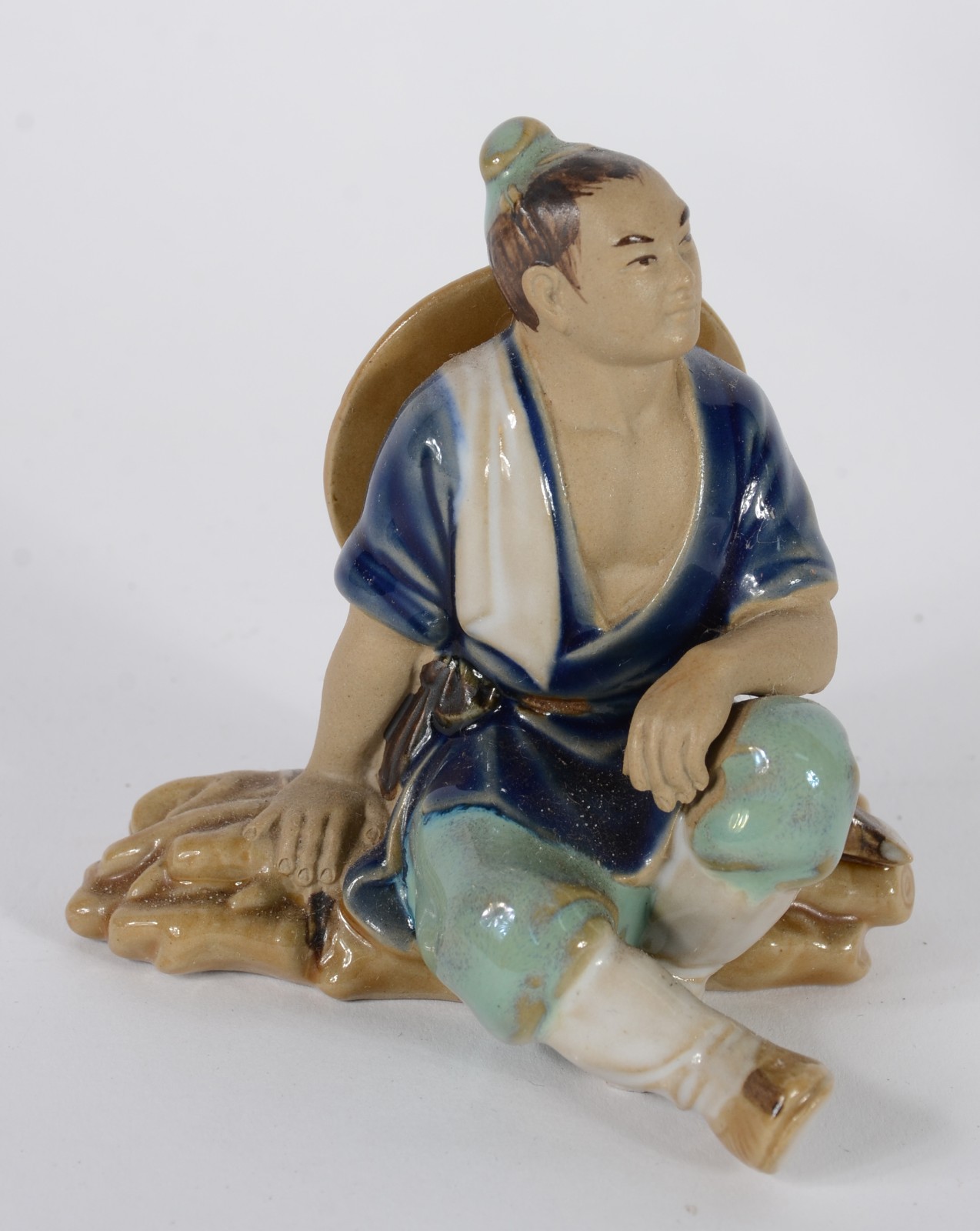 Conjunto com 8 estatuetas diversas de cerâmica oriental policromada. - foto 4 de 10