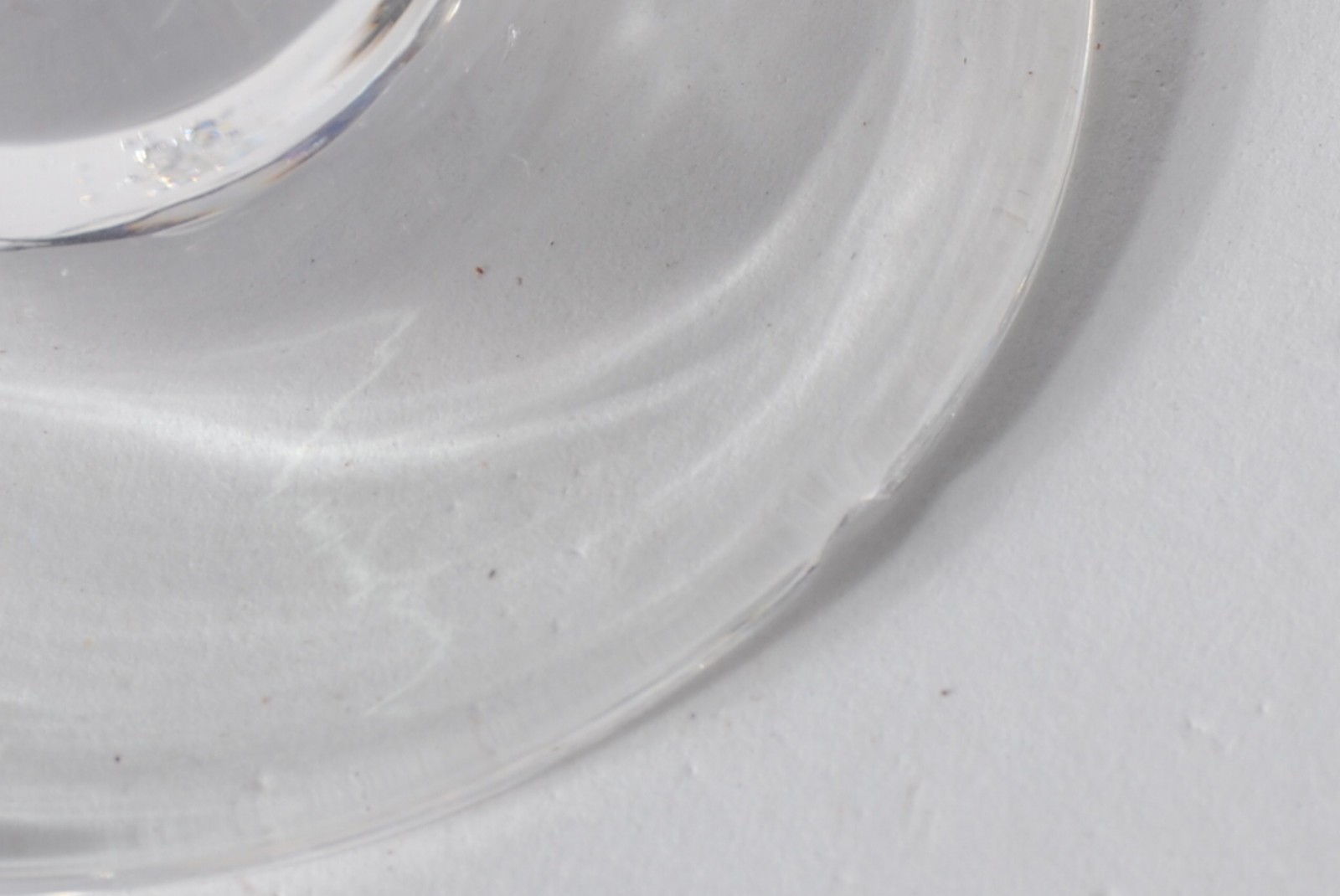 Serviço de vidro azul, composto de: 16 taças para vinho branco e 14... - foto 3 de 3