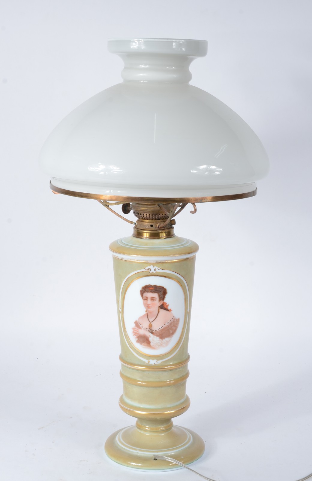 Elegante abatjour de opalina esverdeada decorada com medalhão com... - foto 3 de 7