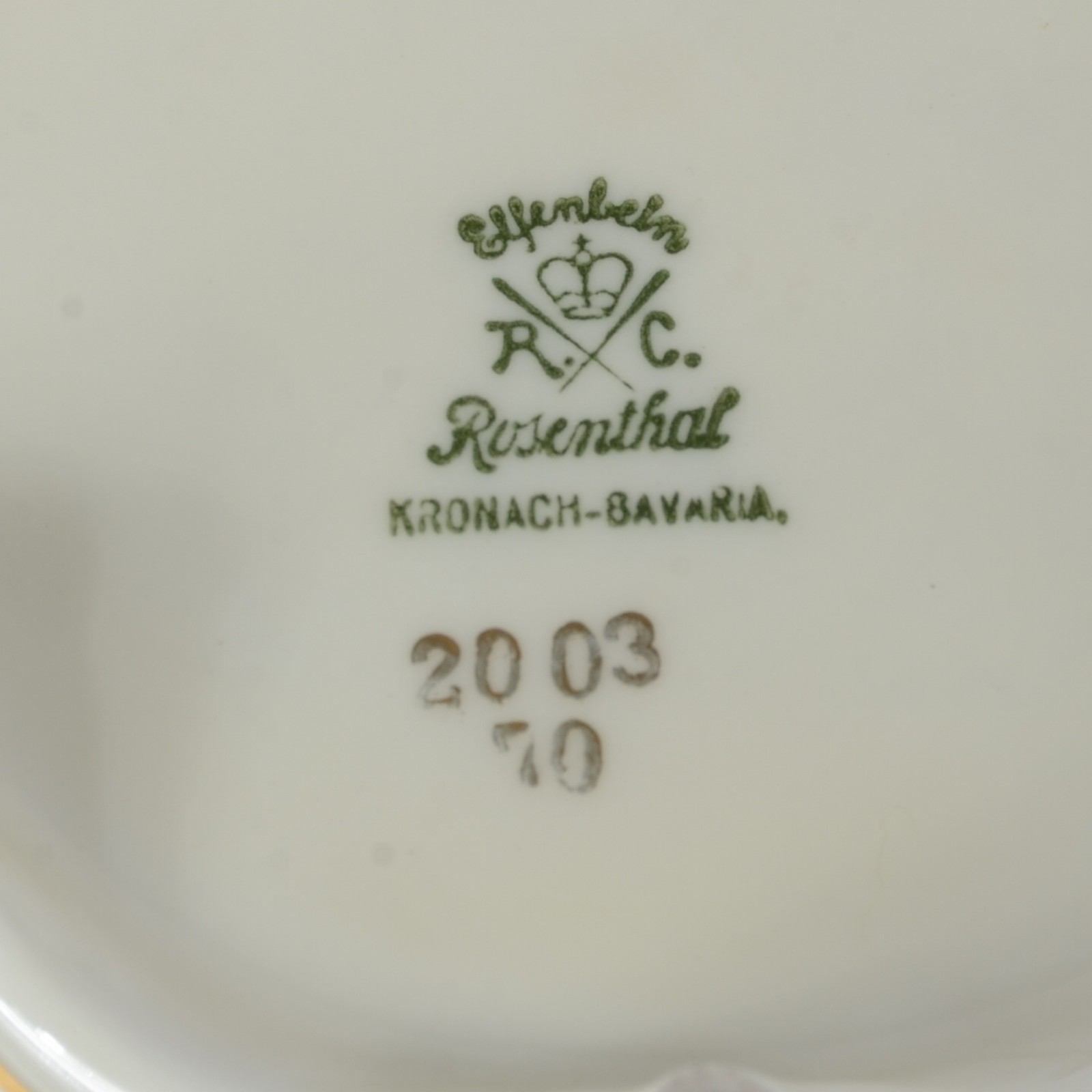 Diversas peças de porcelana, sendo: três xícaras para café com pires... - foto 11 de 11