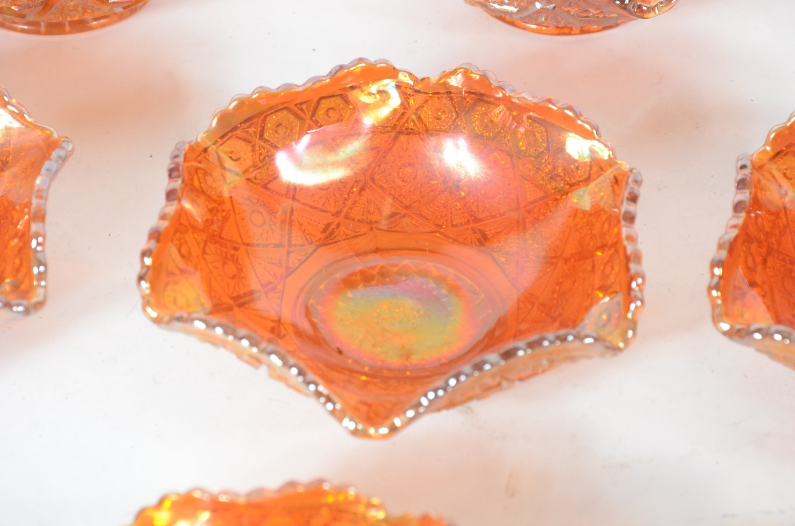 Conjunto com 12 bowls de vidrão "casca de cebola", borda feitio... - foto 2 de 6