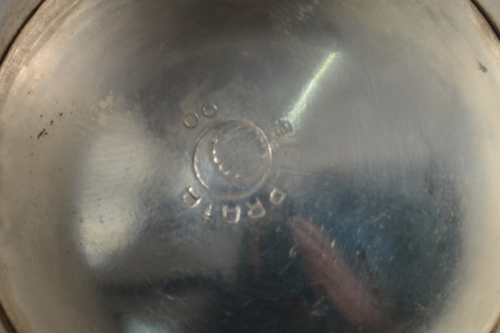 Diversas peças de metal prateado, sendo: jarra para água, fruteira... - foto 11 de 12