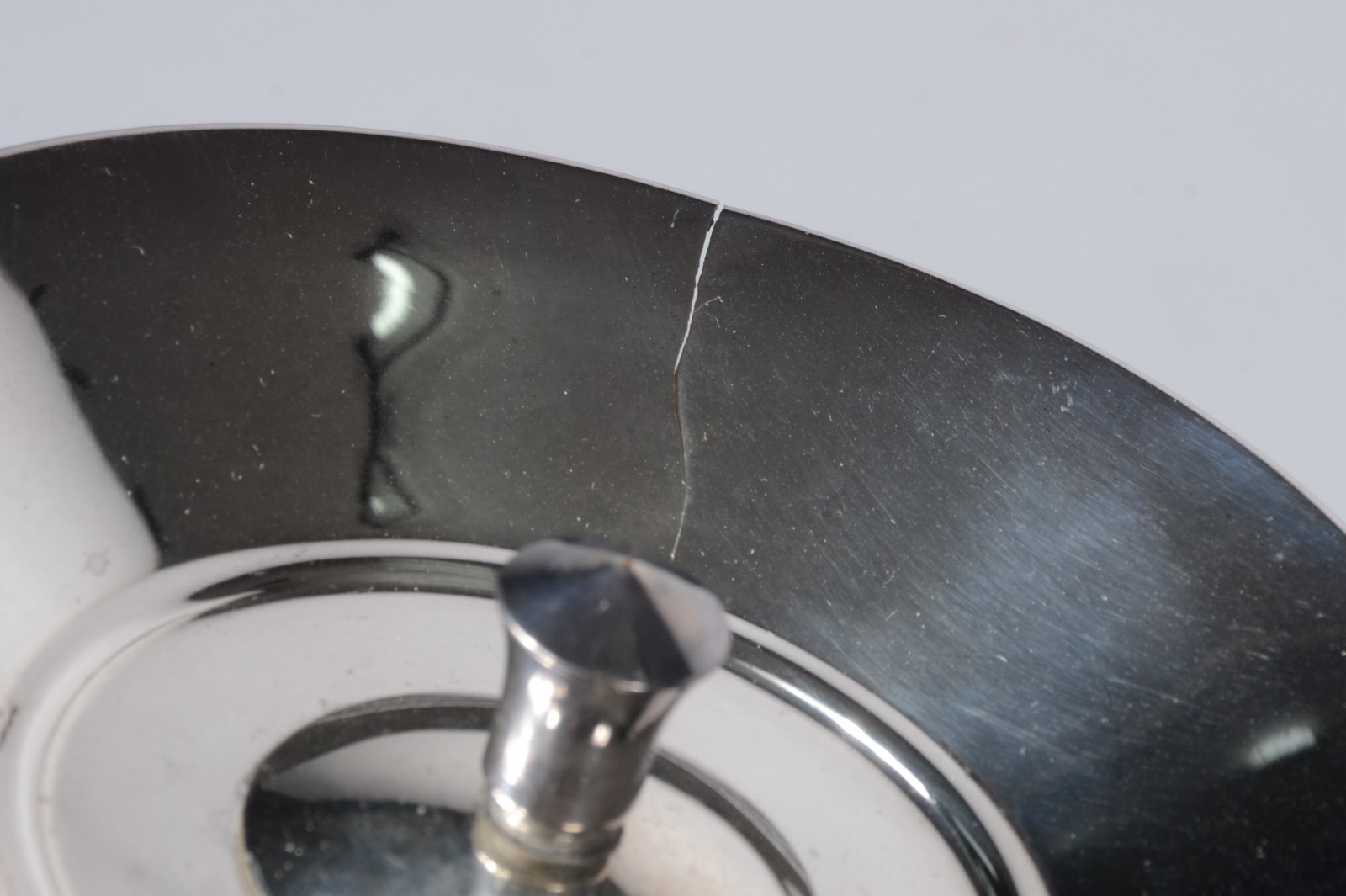 Diversas peças de metal prateado, sendo: jarra para água, fruteira... - foto 12 de 12