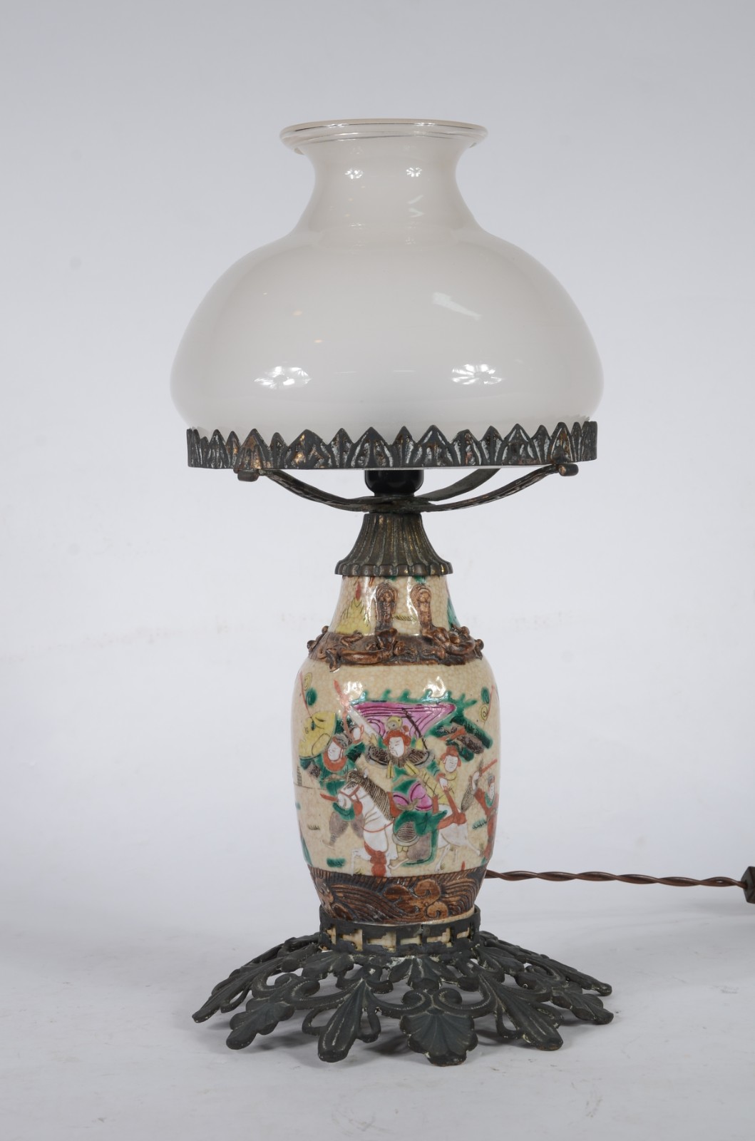 Abatjour de porcelana oriental com craquelê com figuras em... - foto 3 de 7
