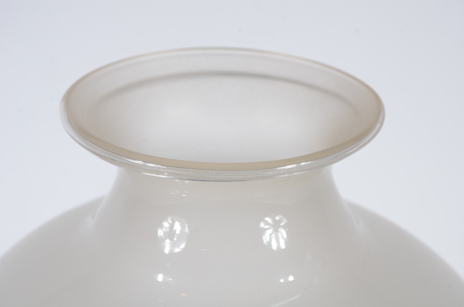 Abatjour de porcelana oriental com craquelê com figuras em... - foto 6 de 7