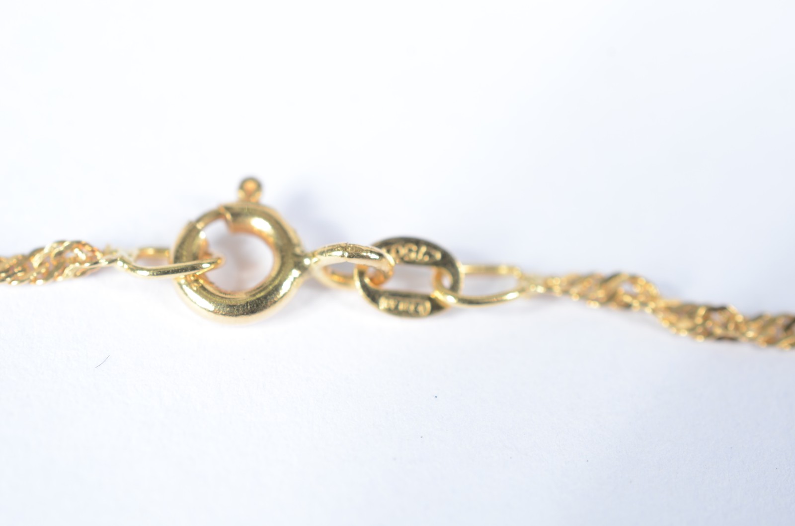 Pulseira feitio "torcido" de ouro 18 k., contraste 750 mls. (Por... - foto 3 de 4