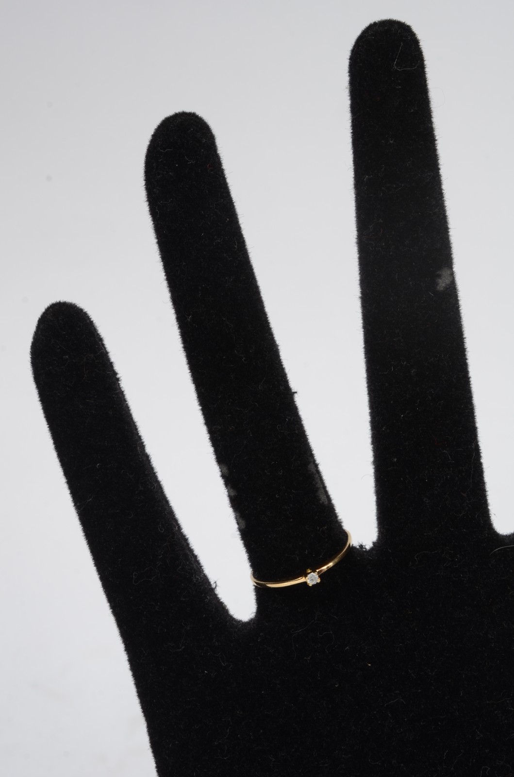 Anel solitário de ouro 18 k. Aro 17. (Por motivos de segurança a peça... - foto 6 de 6