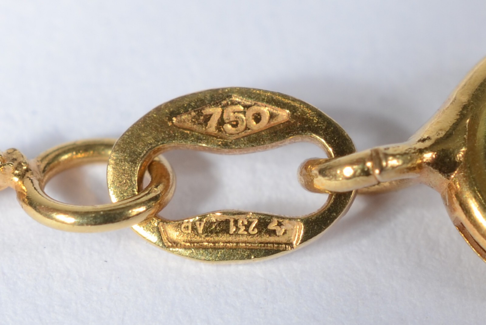 Colar veneziano em ouro 18 k., contraste 750 mls. Aro 17. (Por... - foto 3 de 5