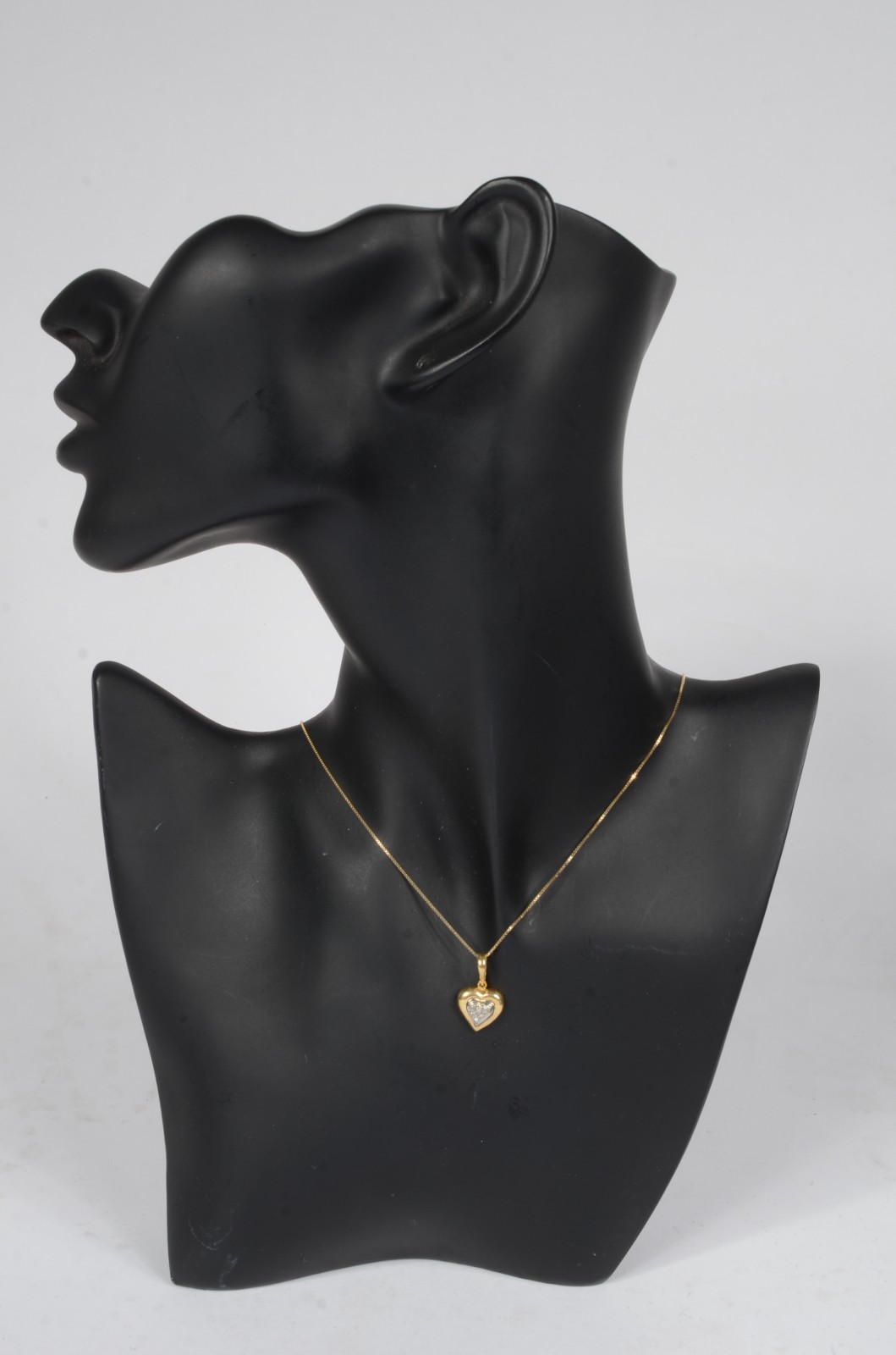Colar com pendente na forma de coração com brilhantes de ouro 18 k... - foto 5 de 5