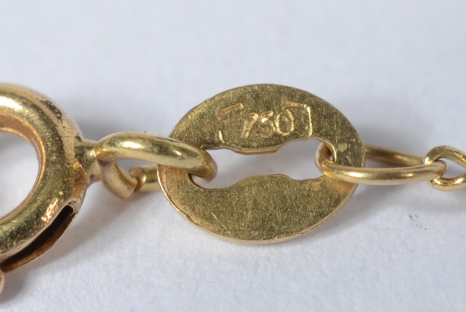 Colar com pendente na forma de globo de ouro 18 k., contraste 750... - foto 5 de 6