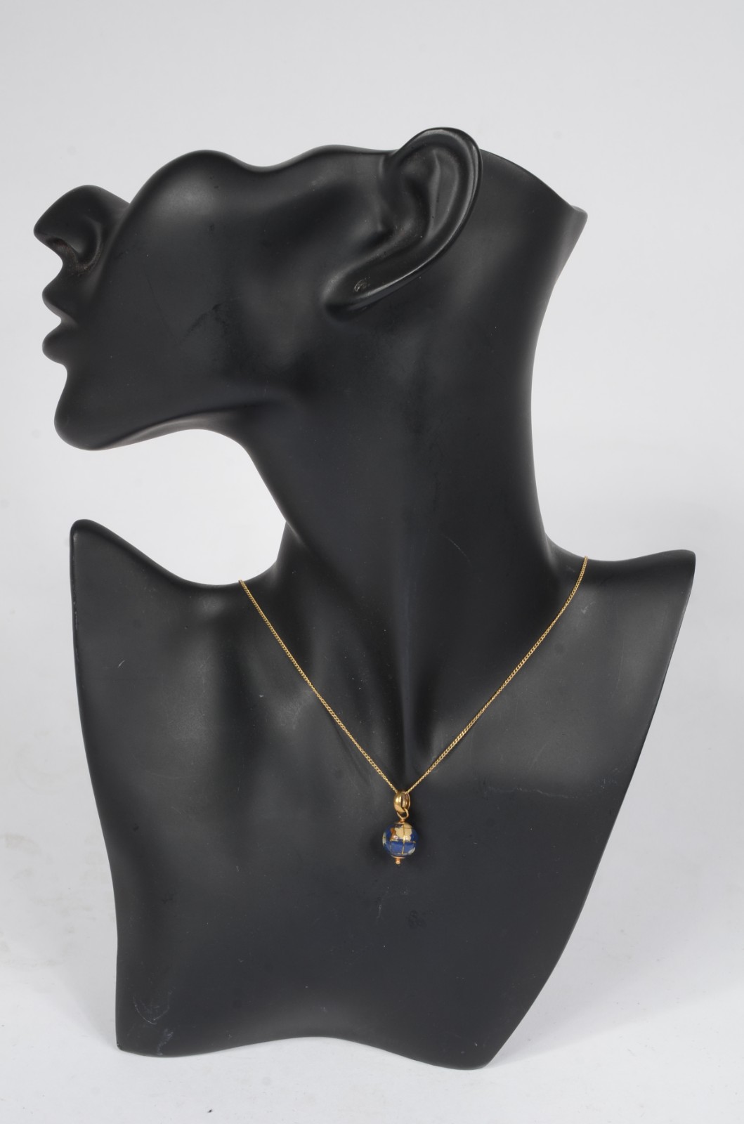 Colar com pendente na forma de globo de ouro 18 k., contraste 750... - foto 6 de 6