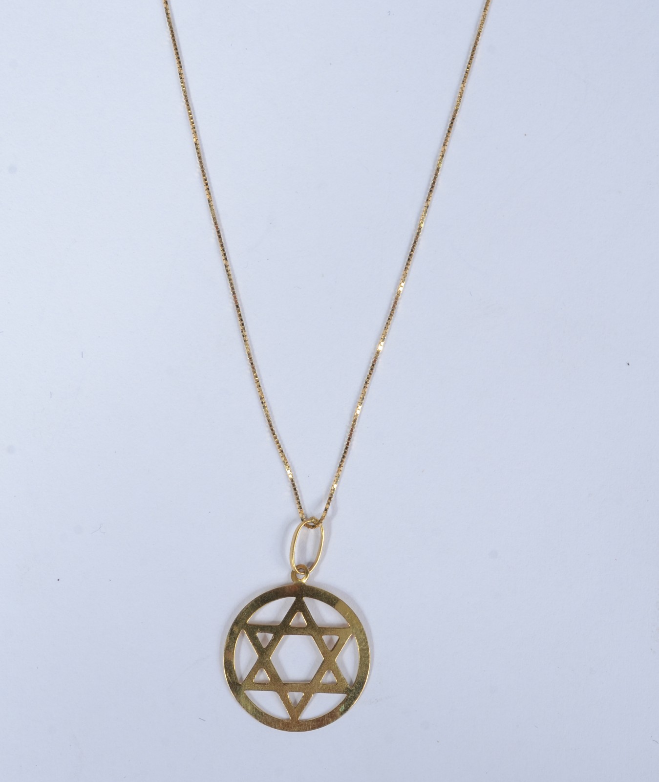 Colar com pendente Estrela de Davi de ouro 18 k., contraste 750 mls... - foto 1 de 5