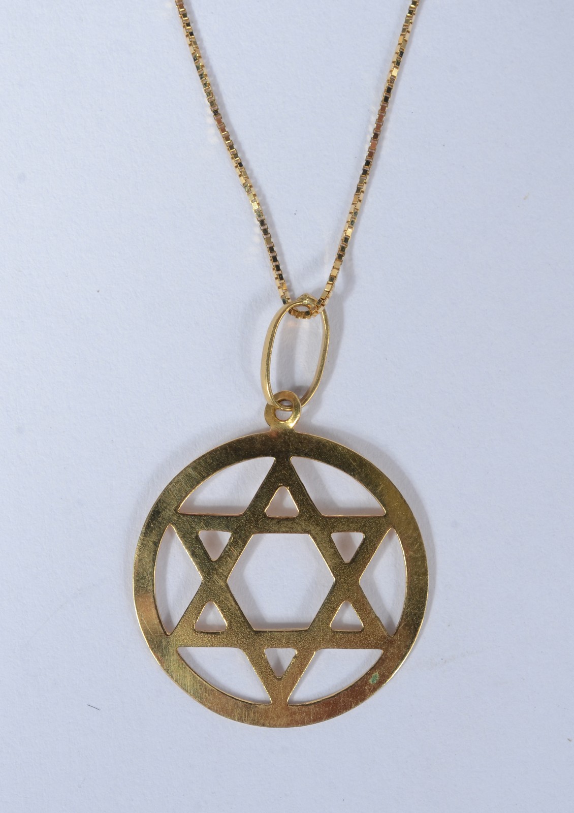Colar com pendente Estrela de Davi de ouro 18 k., contraste 750 mls... - foto 3 de 5