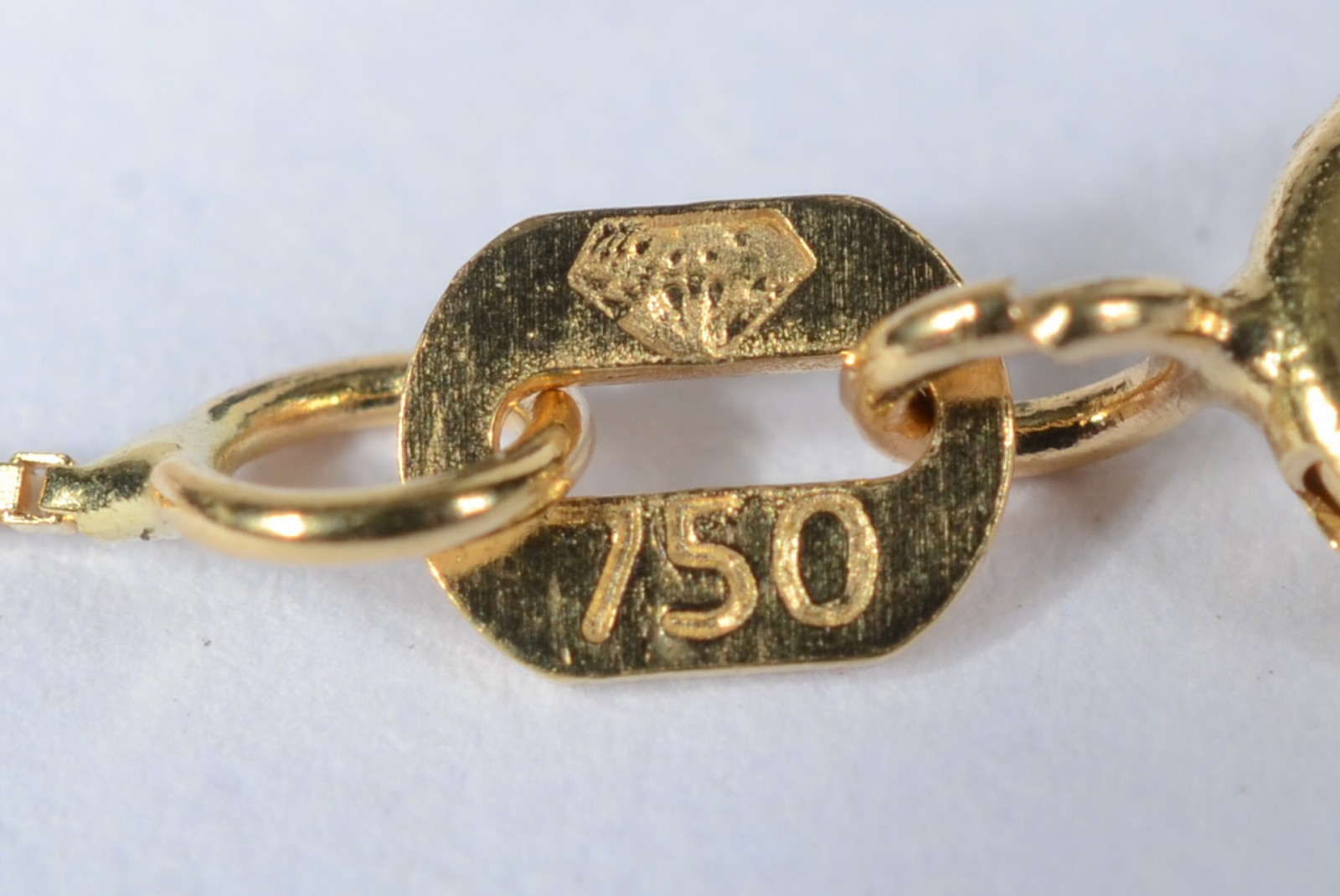 Colar com pendente Estrela de Davi de ouro 18 k., contraste 750 mls... - foto 4 de 5
