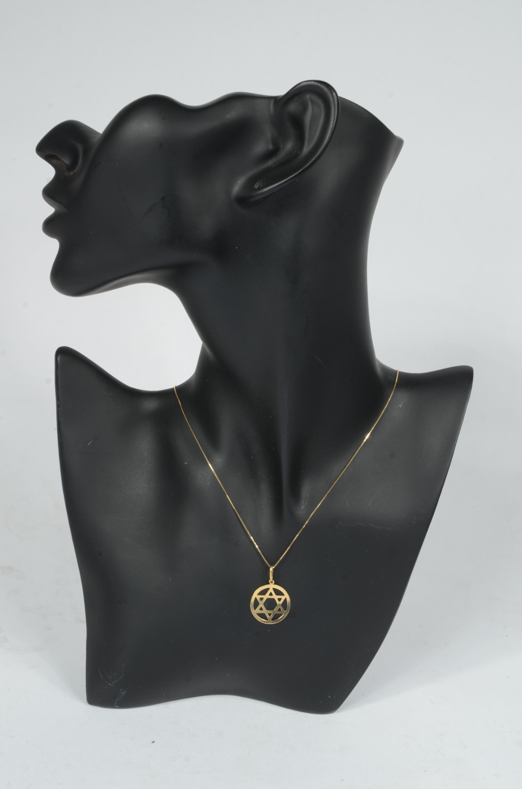 Colar com pendente Estrela de Davi de ouro 18 k., contraste 750 mls... - foto 5 de 5
