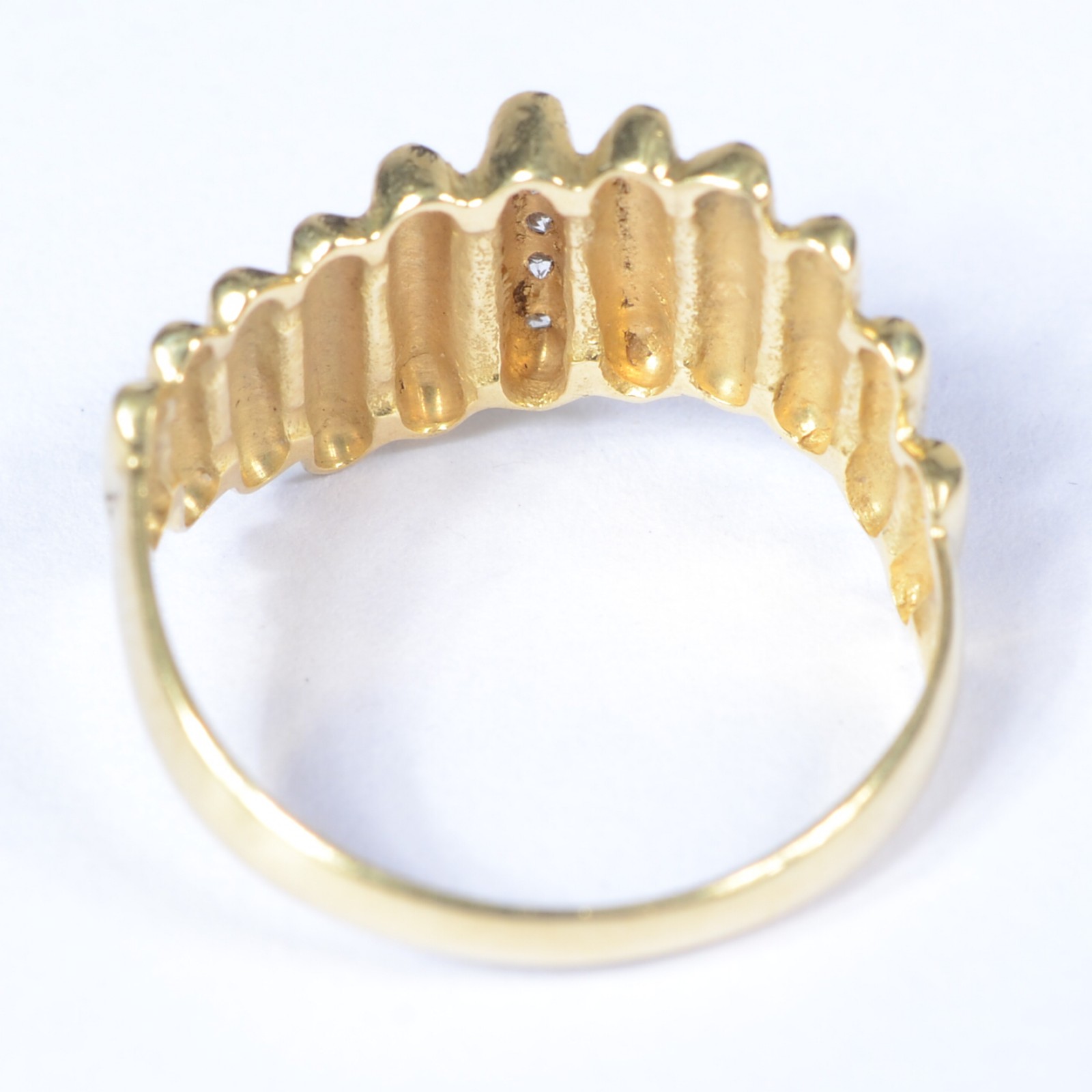 Anel de ouro 18 k., contraste 750 mls com quatro brilhantes. Aro 17... - foto 3 de 6