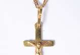 Colar com crucifixo de ouro 18 k., contraste 75... - Colar com crucifixo de ouro 18 k., contraste 750 mls. (Por motivos de segurança a peça não se encontra na loja).