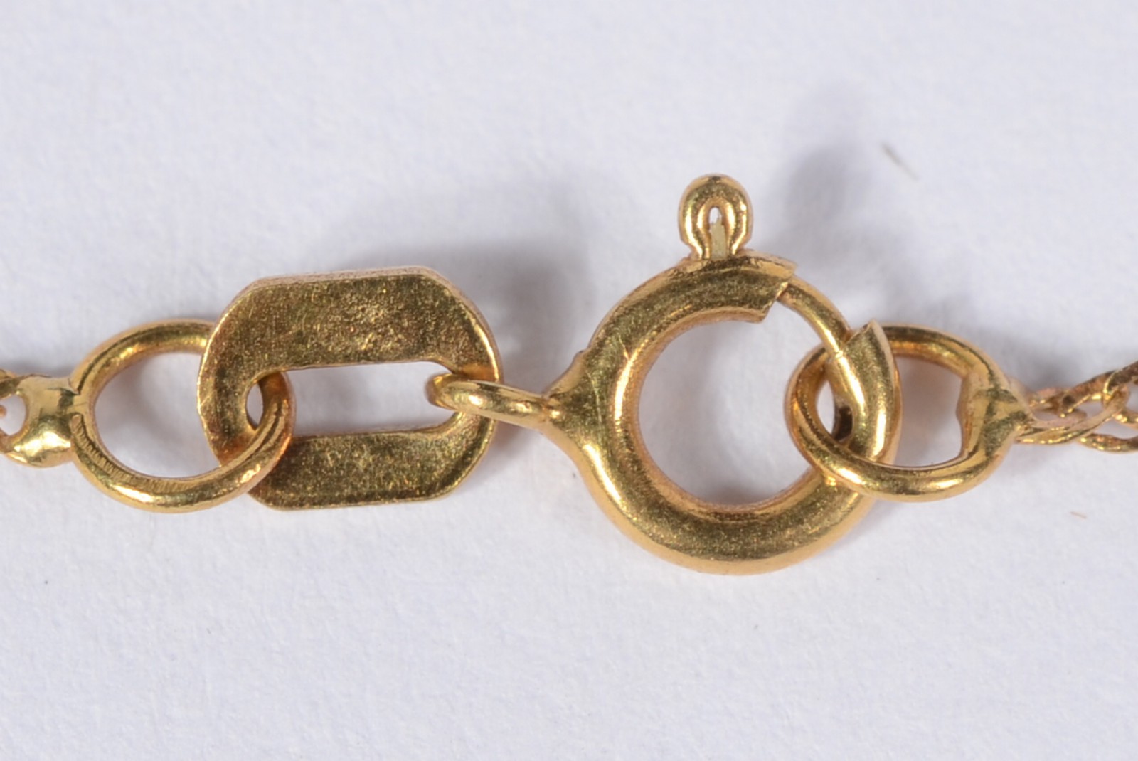Colar com crucifixo de ouro 18 k., contraste 750 mls. (Por motivos de... - foto 4 de 6