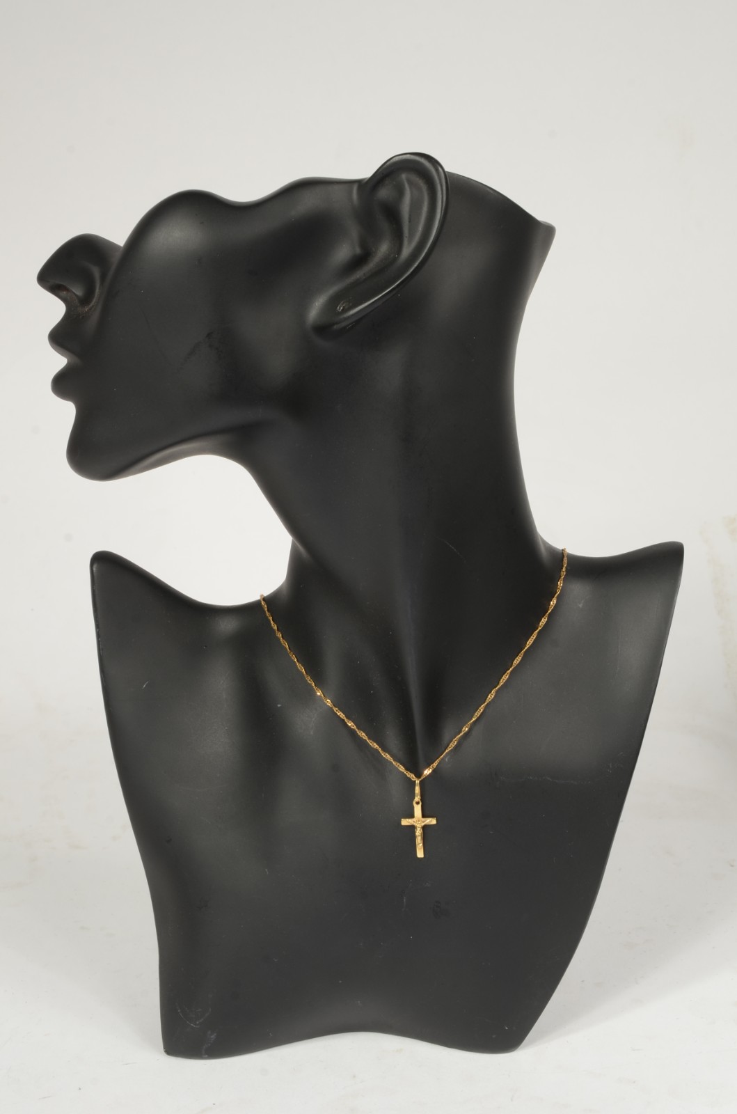 Colar com crucifixo de ouro 18 k., contraste 750 mls. (Por motivos de... - foto 6 de 6