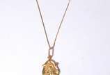Colar com pendente sacro de ouro 18 k., contras... - Colar com pendente sacro de ouro 18 k., contraste 750 mls. (Por motivos de segurança a peça não se encontra na loja).