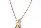 Colar com pendente de Nossa Senhora Aparecida c... - Colar com pendente de Nossa Senhora Aparecida com mano azul de ouro 18 k., contraste 750 mls. (Por motivos de segurança a peça não se encontra n...