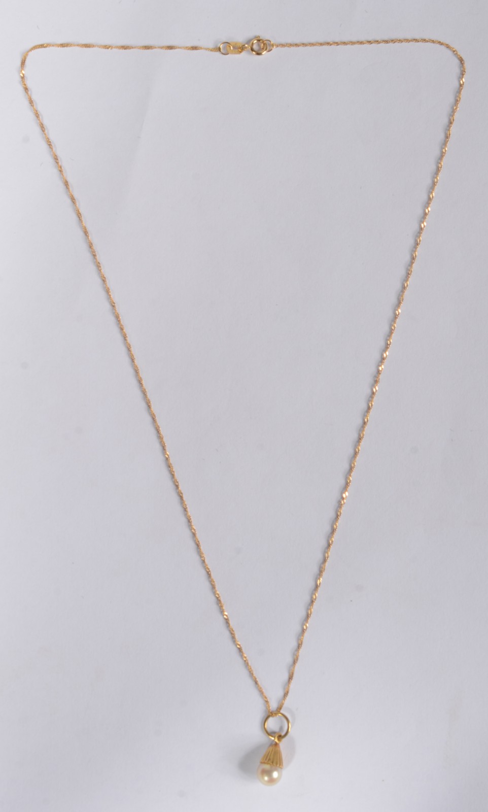 Colar com pendente com uma perola de ouro 18 k., contraste 750 mls... - foto 2 de 7