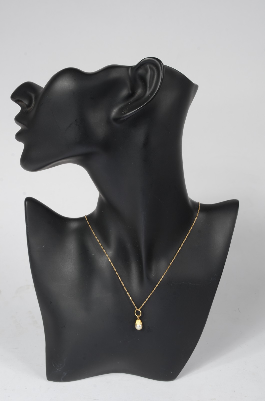 Colar com pendente com uma perola de ouro 18 k., contraste 750 mls... - foto 7 de 7