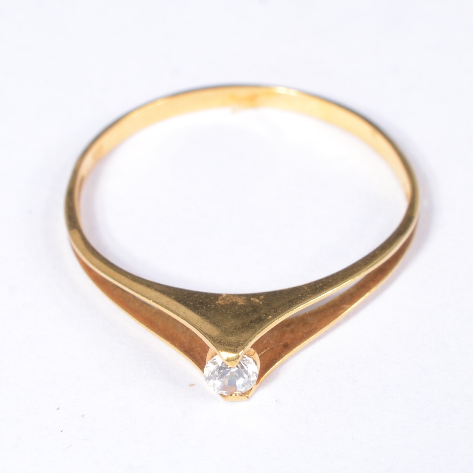 Solitário de ouro 18 k., contraste 750 mls com brilhante de 0,10 ct... - foto 1 de 7