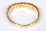 Meia aliança de ouro 18 k., contraste 750 mls c... - Meia aliança de ouro 18 k., contraste 750 mls com mini brilhantes. Aro 12. (Por motivos de segurança a peça não se encontra na loja).