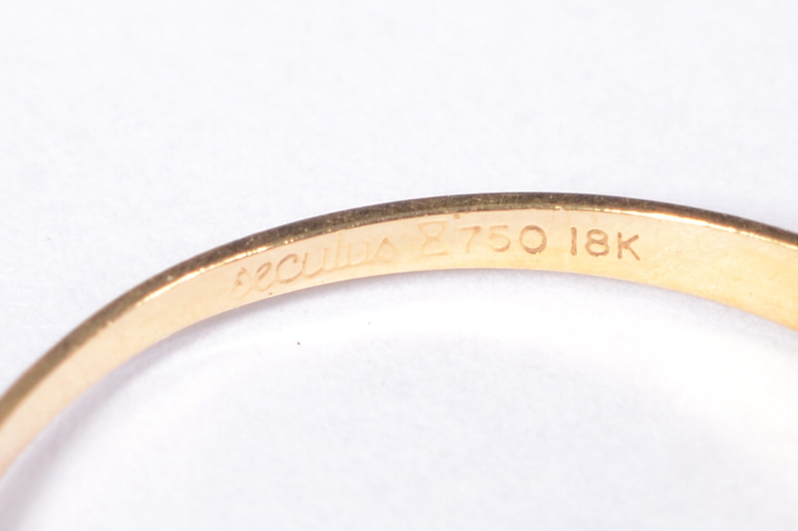 Meia aliança de ouro 18 k., contraste 750 mls com rubis. Aro 16. (Por... - foto 4 de 6