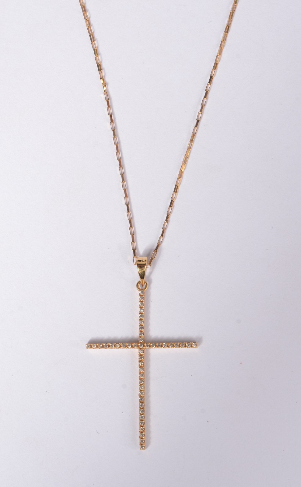 Colar com crucifixo de ouro 18 k., contraste 750 mls. (Por motivos de... - foto 1 de 5