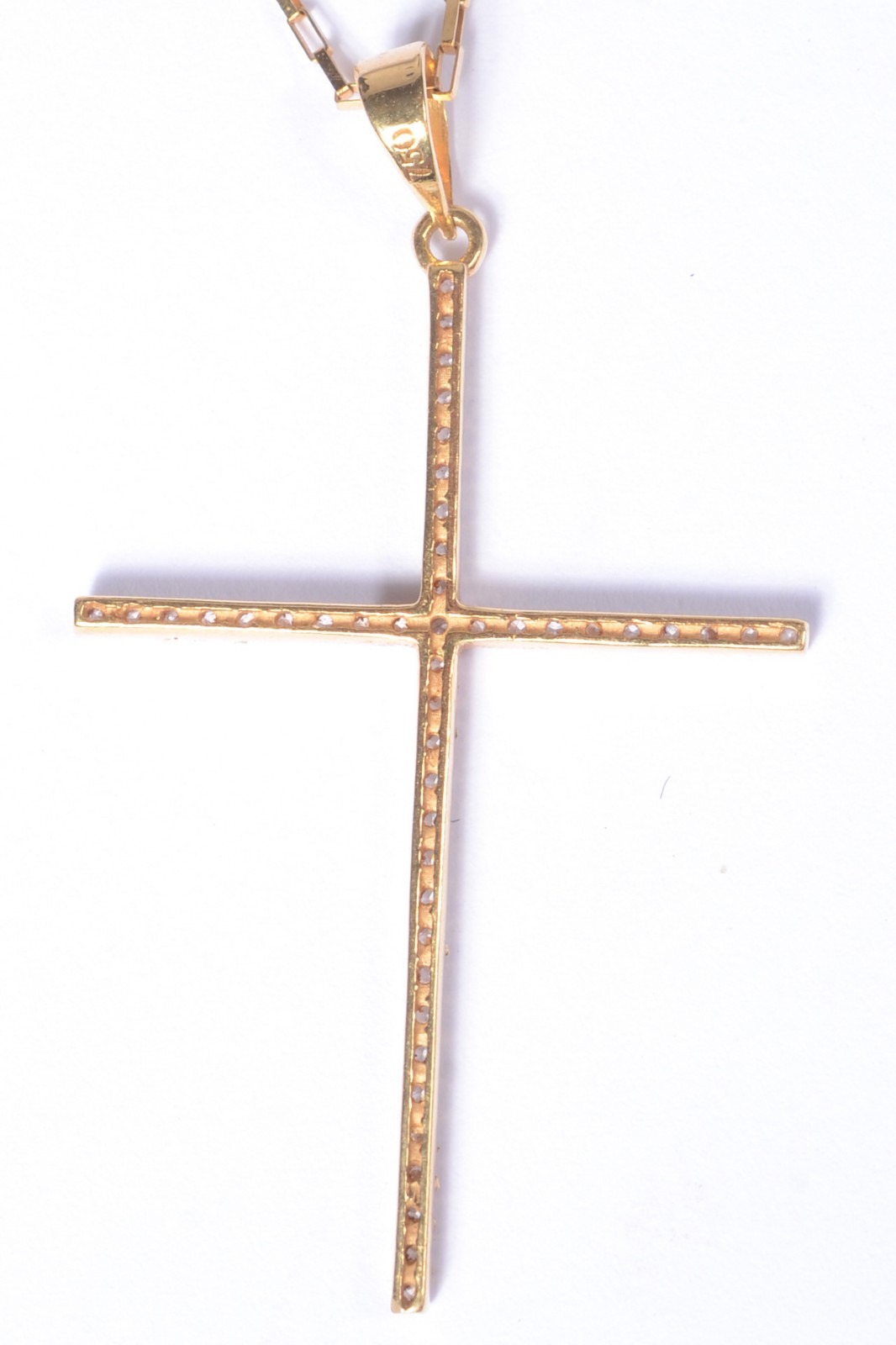 Colar com crucifixo de ouro 18 k., contraste 750 mls. (Por motivos de... - foto 3 de 5