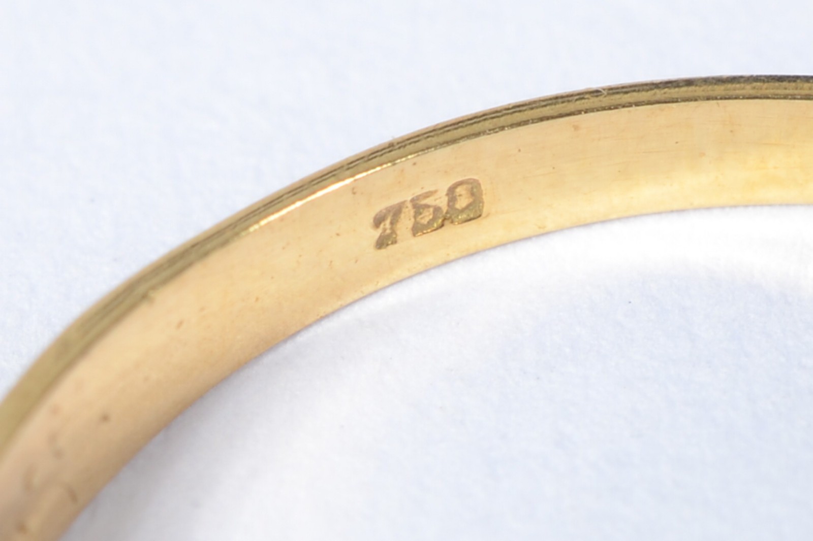 Solitário de ouro 18 k., contraste 750 com um brilhante de 0,15 ct... - foto 5 de 7