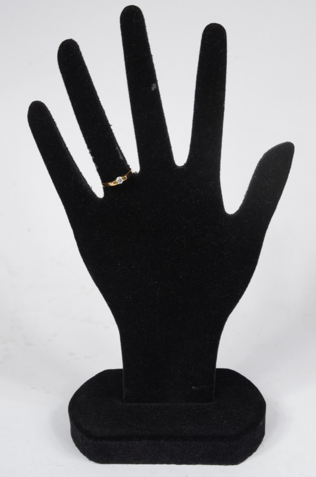 Solitário de ouro 18 k., contraste 750 com um brilhante de 0,15 ct... - foto 7 de 7
