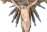 Crucifixo de madeira nobre com figura de Cristo... - Crucifixo de madeira nobre com figura de Cristo de madeira entalhada e policromada.