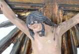 Crucifixo de madeira nobre com figura de Cristo... - Crucifixo de madeira nobre com figura de Cristo de madeira entalhada e policromada.