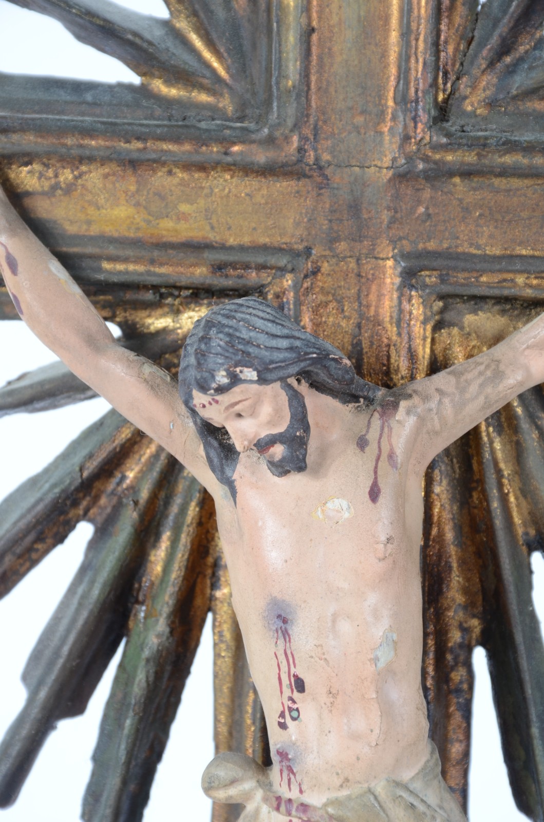Crucifixo de madeira nobre com figura de Cristo de madeira entalhada... - foto 4 de 11