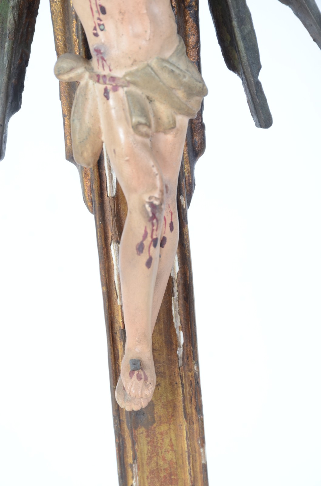 Crucifixo de madeira nobre com figura de Cristo de madeira entalhada... - foto 5 de 11