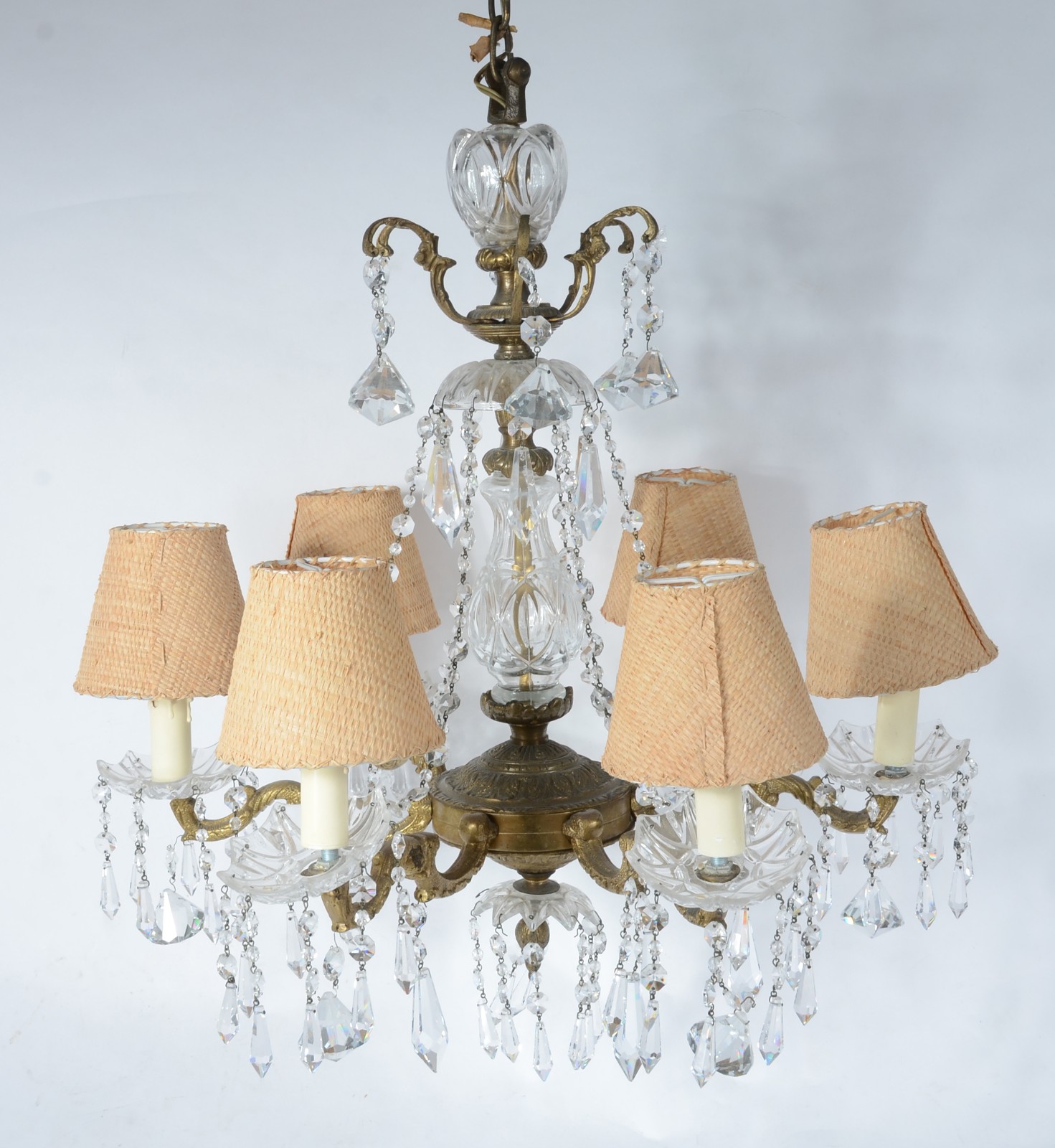 Lustre para 6 luzes de metal dourado com pingentes e contas de... - foto 1 de 7