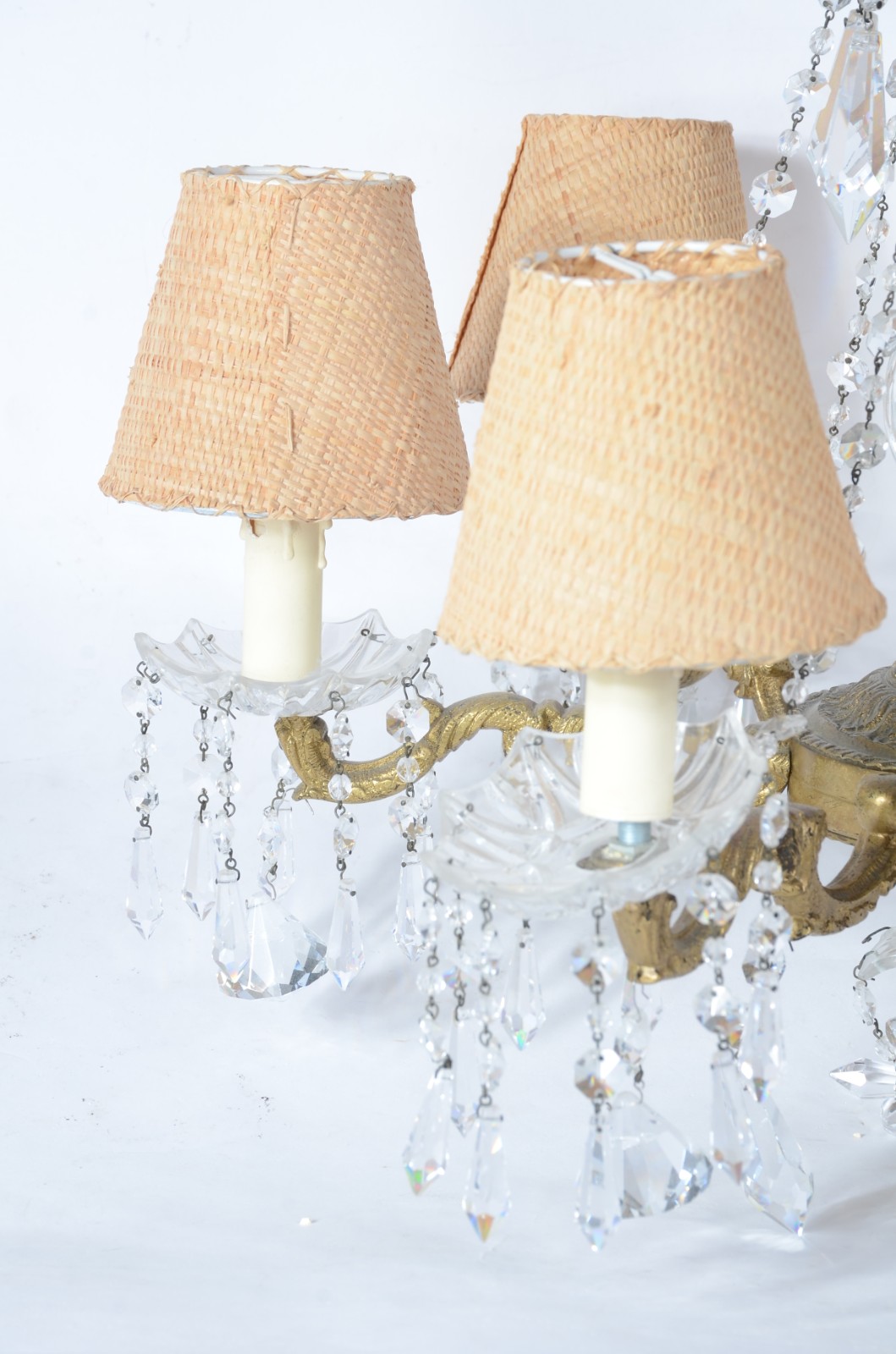 Lustre para 6 luzes de metal dourado com pingentes e contas de... - foto 5 de 7