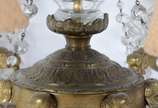 Lustre para 6 luzes de metal dourado com pingen... - Lustre para 6 luzes de metal dourado com pingentes e contas de cristal lapidada.