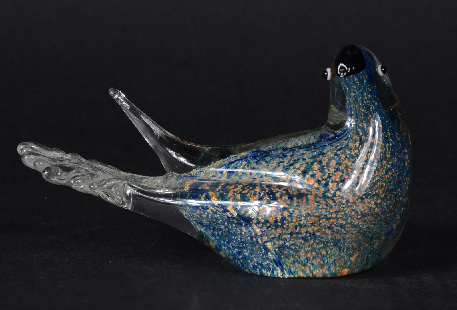 Duas peças, sendo: pássaro de vidro decorativo com pó de ouro e... - foto 5 de 11