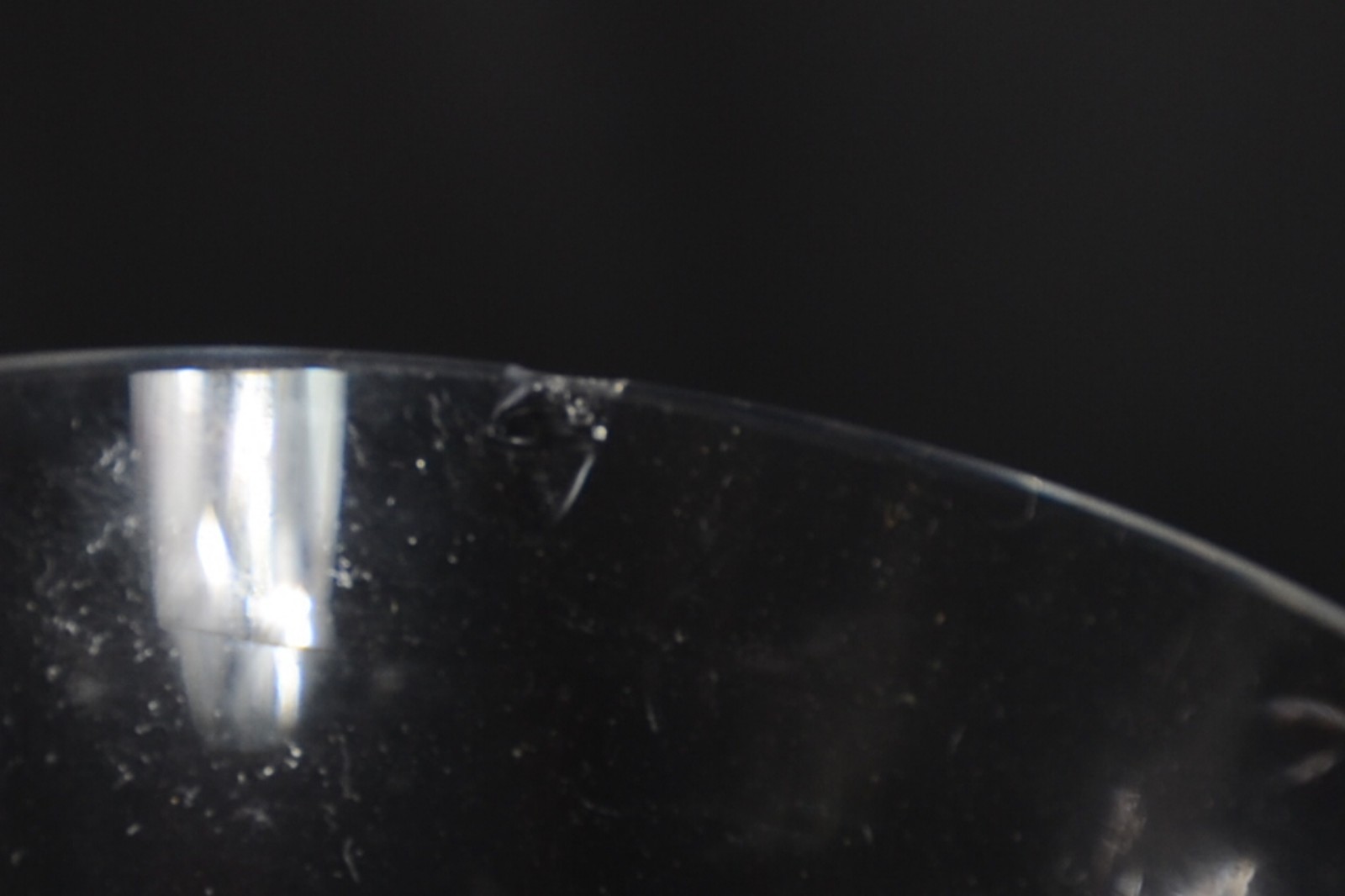 Serviço de cristal, composto de: 5 flutes (três bicados), 10 taças... - foto 4 de 8