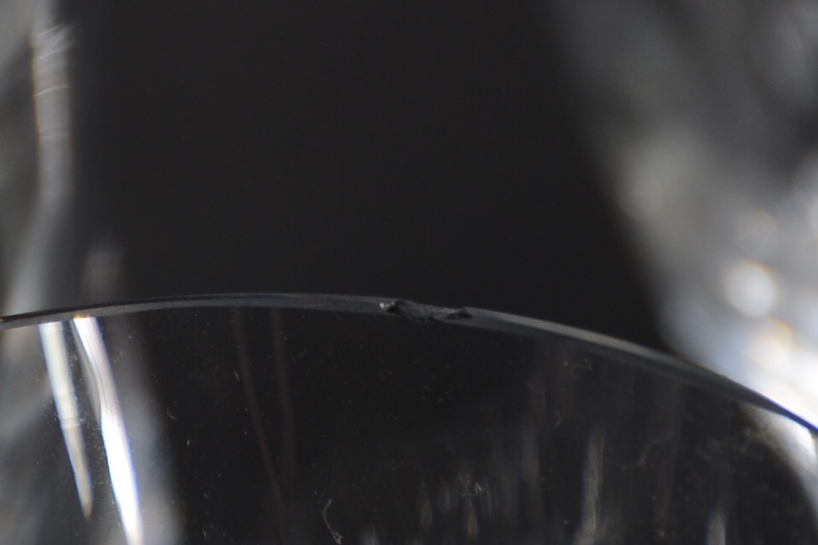 Serviço de cristal, composto de: 5 flutes (três bicados), 10 taças... - foto 7 de 8